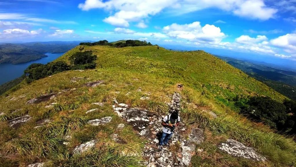 KattappanaTranquil Meadows Huesアパートメント エクステリア 写真